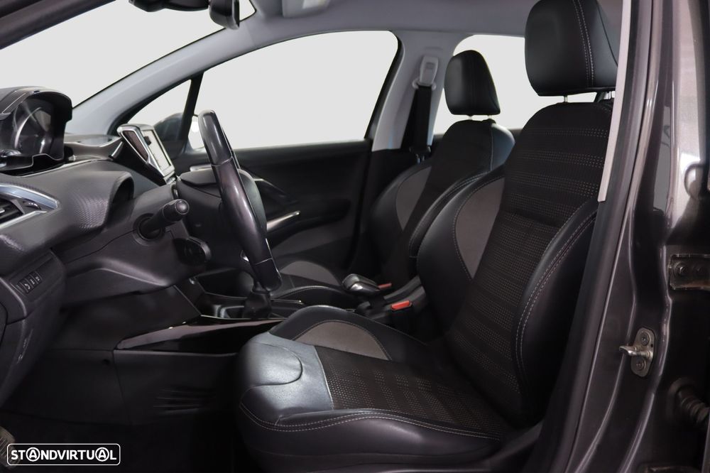 Peugeot 2008 1.2 PureTech Allure - 12