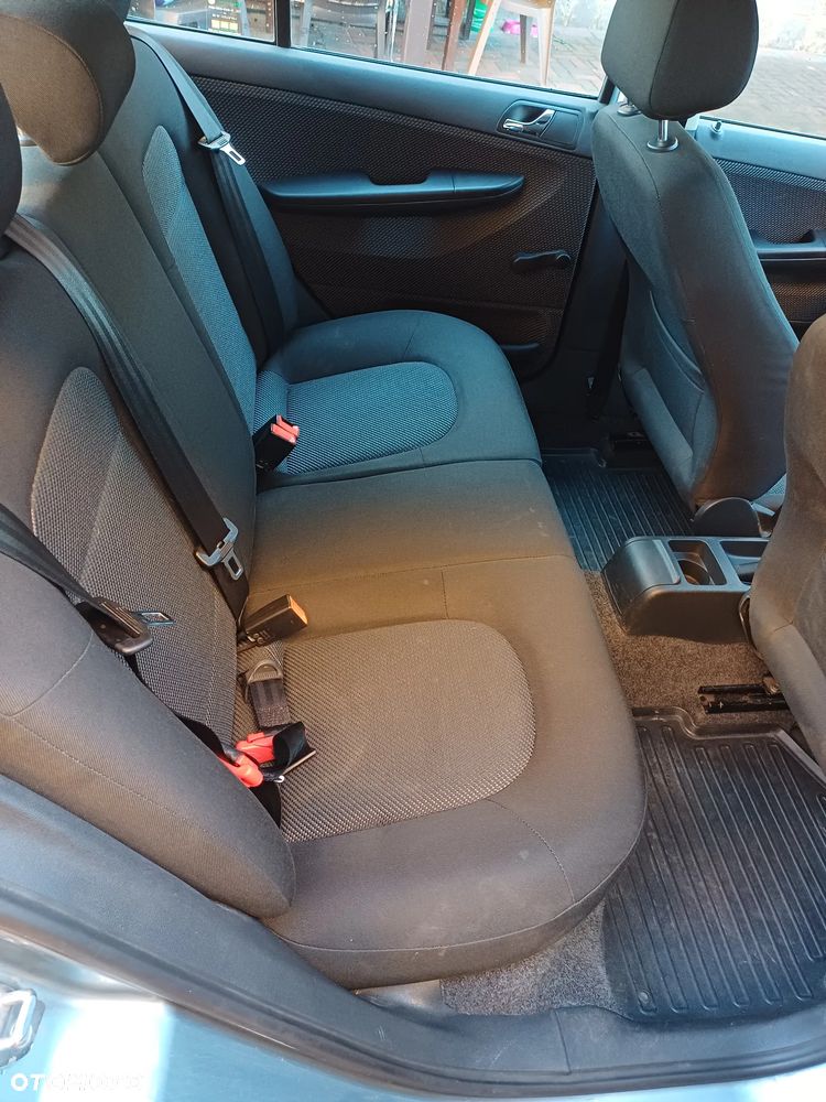 Skoda Fabia 1.2 HTP Ambiente - 12