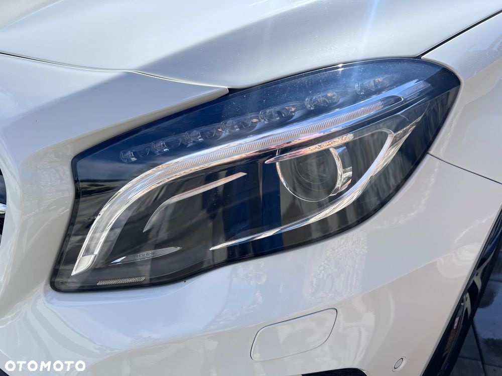 Mercedes-Benz GLA 200 7G-DCT StreetStyle - 40