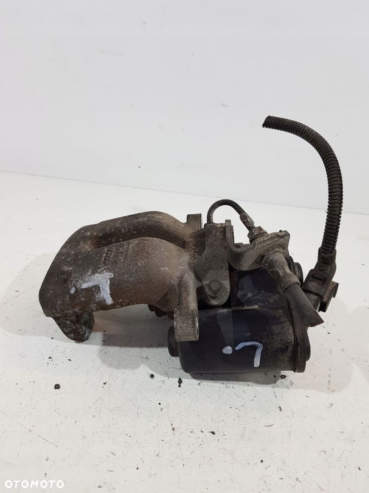 ZACISK HAMULCOWY LEWY TYŁ ELEKTRYCZNY PASSAT B6 - 4