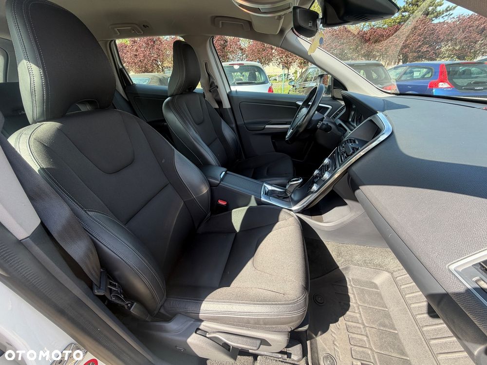 Volvo XC 60 D5 AWD Momentum - 14