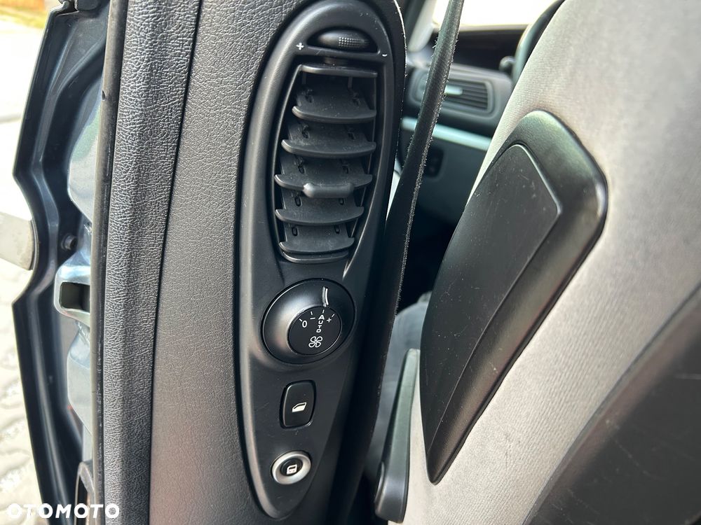 Peugeot 807 HDi 165 Premium - 28