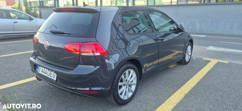 Volkswagen Golf - 6