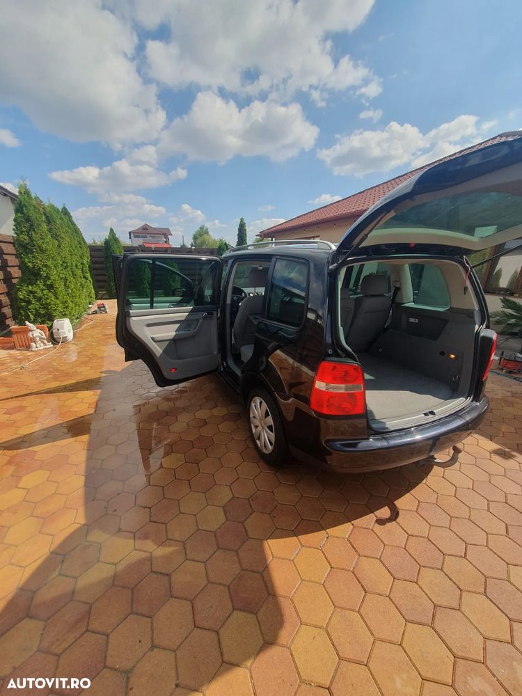 Volkswagen Touran - 34