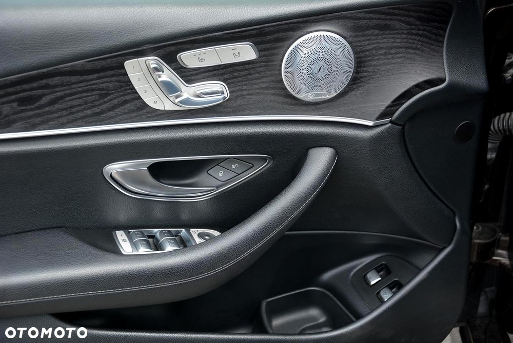 Mercedes-Benz Klasa E 250 9G-TRONIC - 34