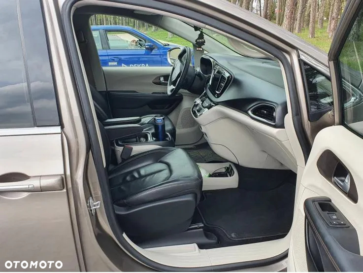 Chrysler Pacifica - 8