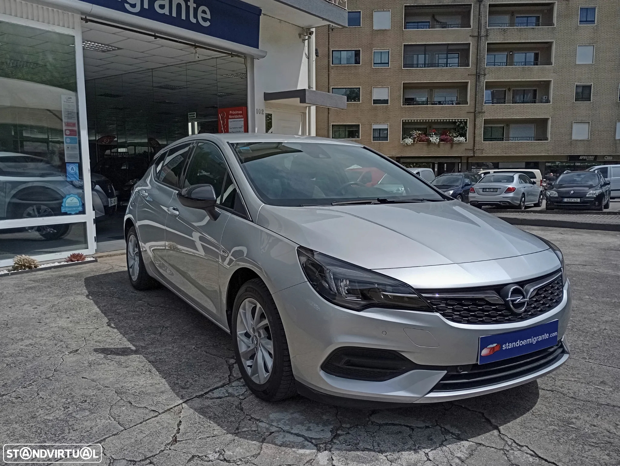 Opel Astra 1.2 T Elegance - 2