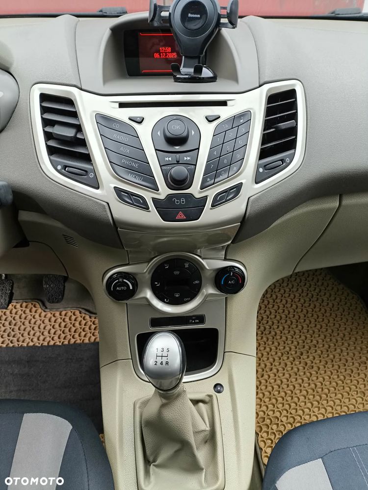 Ford Fiesta 1.25 Ghia - 7