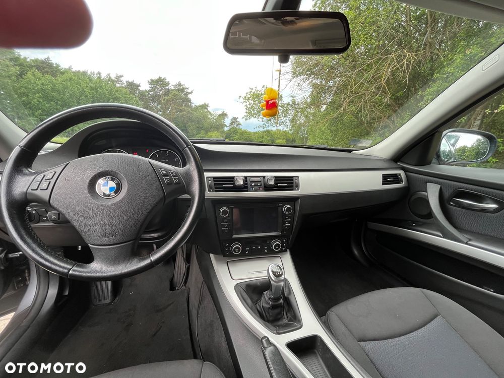 BMW Seria 3 318d - 4