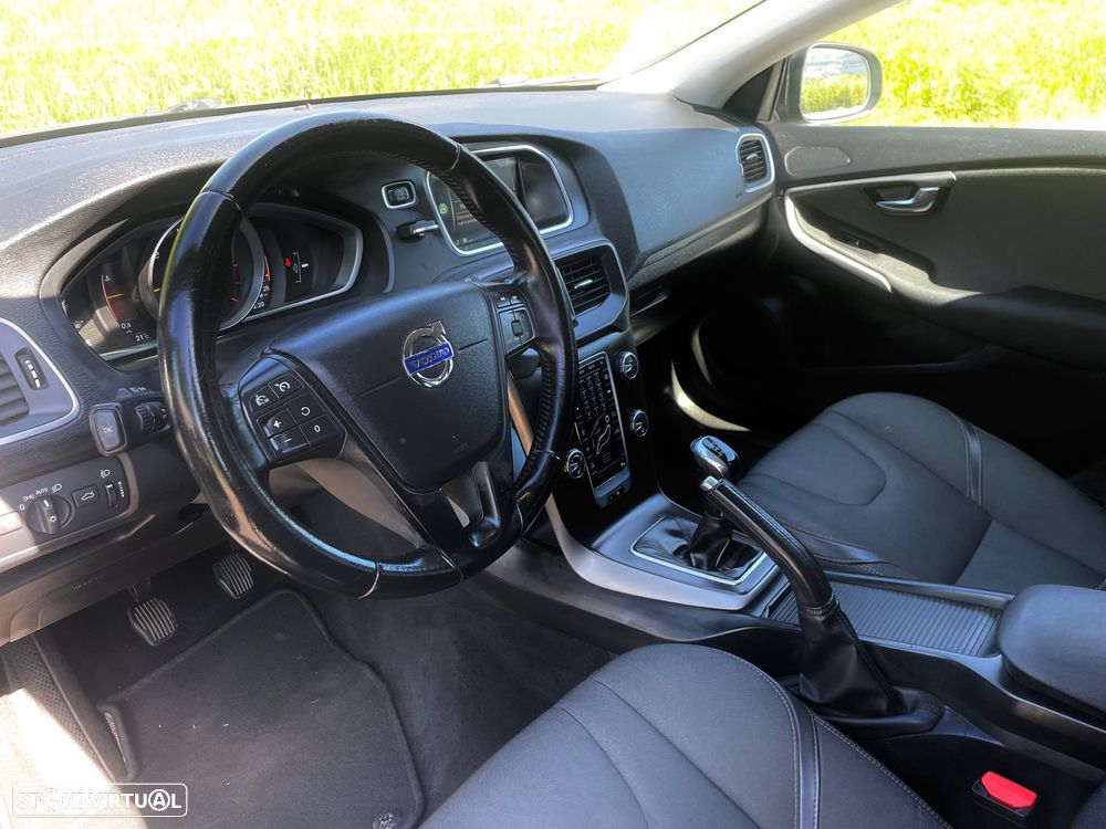 Volvo V40 Cross Country D2 Momentum - 19