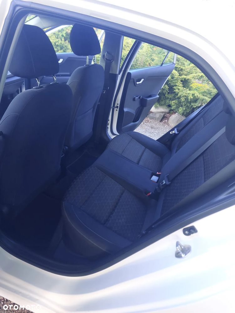 Kia Rio - 20