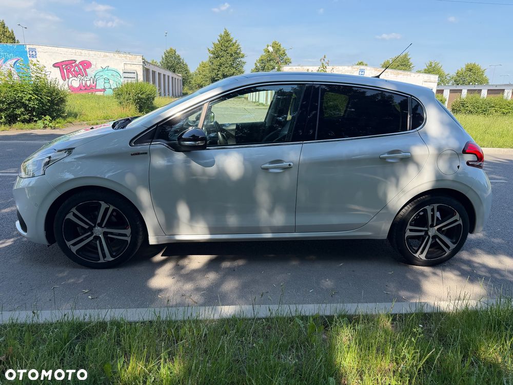 Peugeot 208 - 12