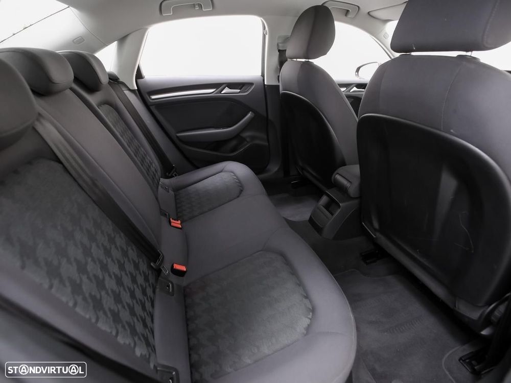 Audi A3 Limousine 1.6 TDI Business Line Attraction - 12
