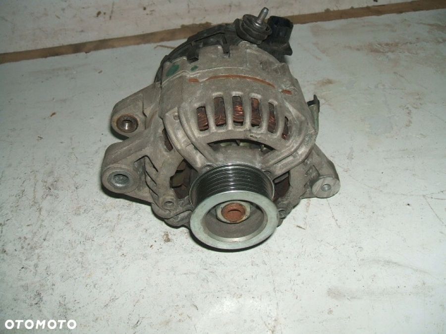 TOYOTA YARIS II AURIS 1.3 ALTERNATOR BOSCH 27060-0J061 - 2