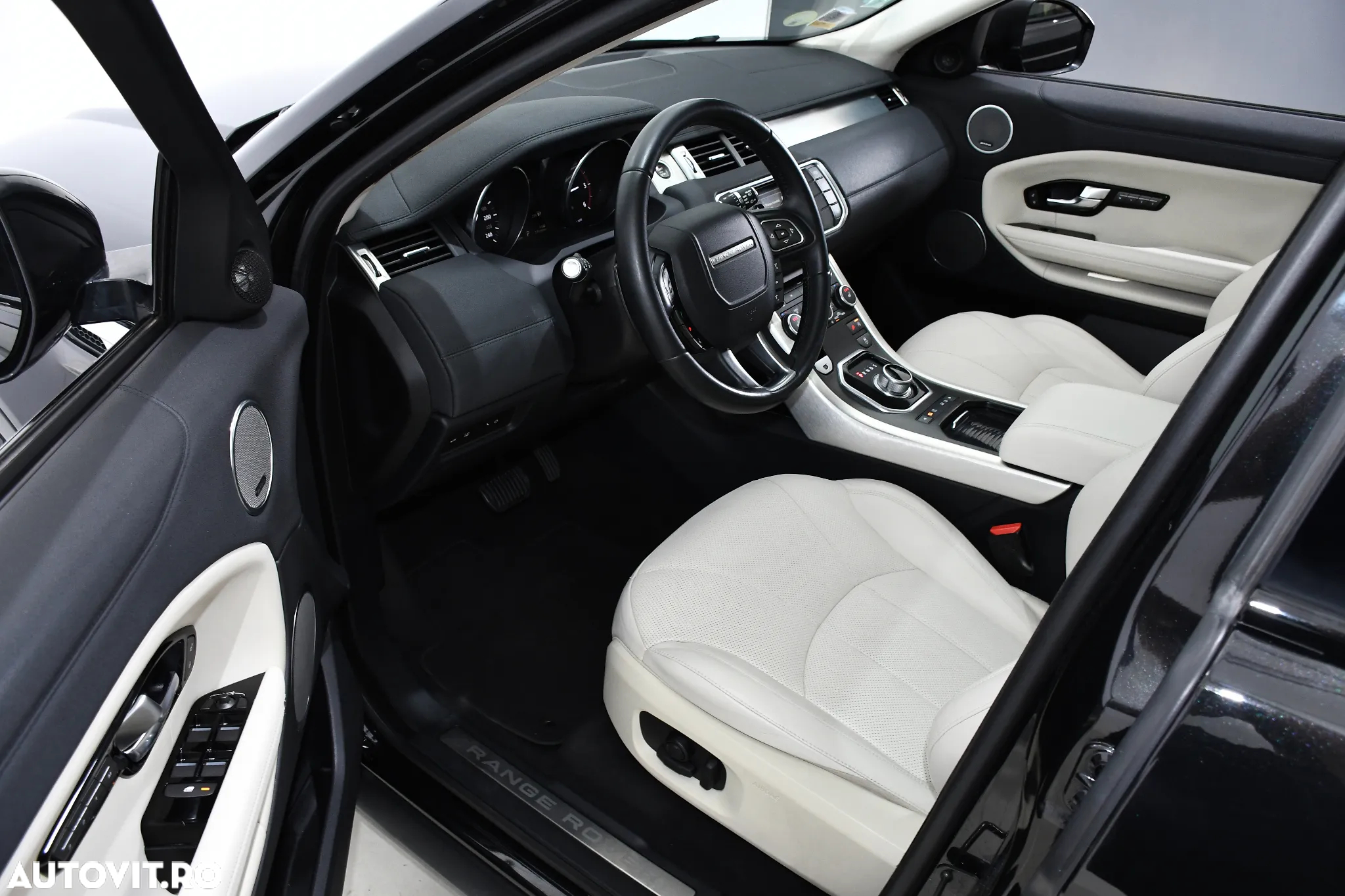 Land Rover Range Rover Evoque - 15