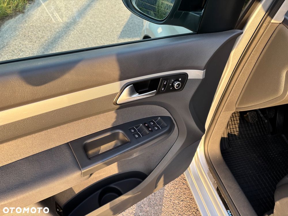 Volkswagen Touran - 8