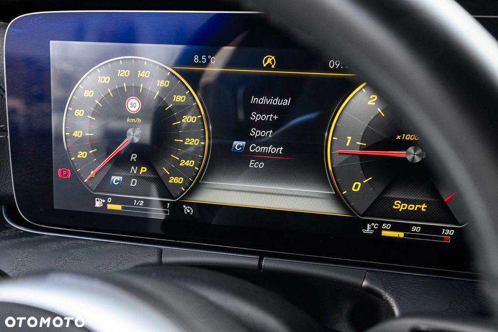 Mercedes-Benz Klasa E 220 d 4-Matic 9G-TRONIC - 22