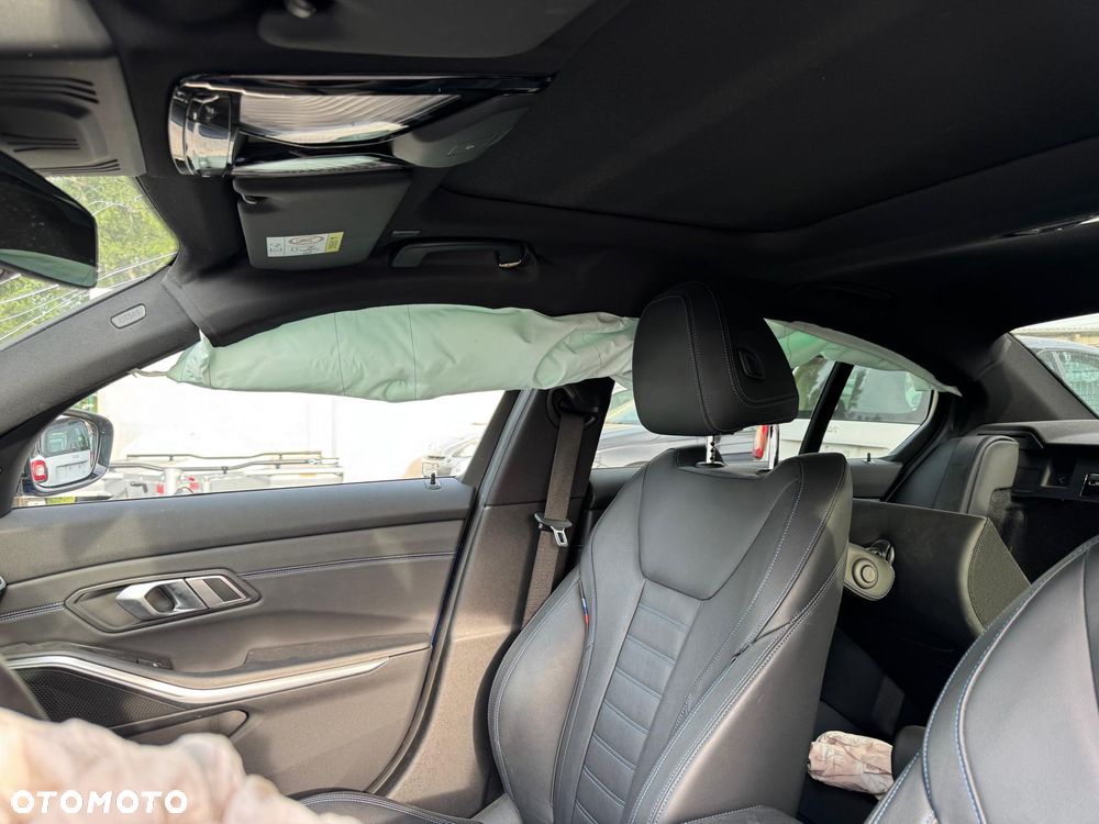 BMW Seria 3 330i xDrive M Sport - 17
