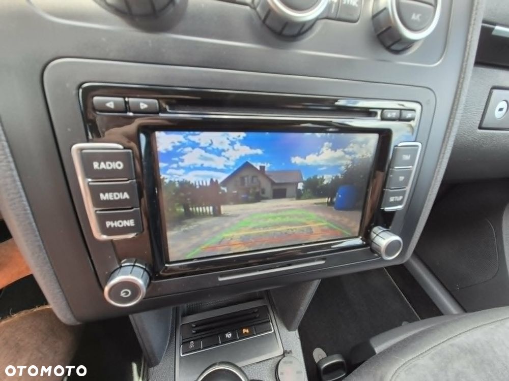 Volkswagen Touran 2.0 TDI DPF Highline - 11