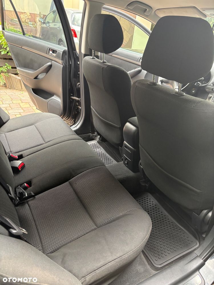 Toyota Avensis 1.8 VVT-i Terra - 8