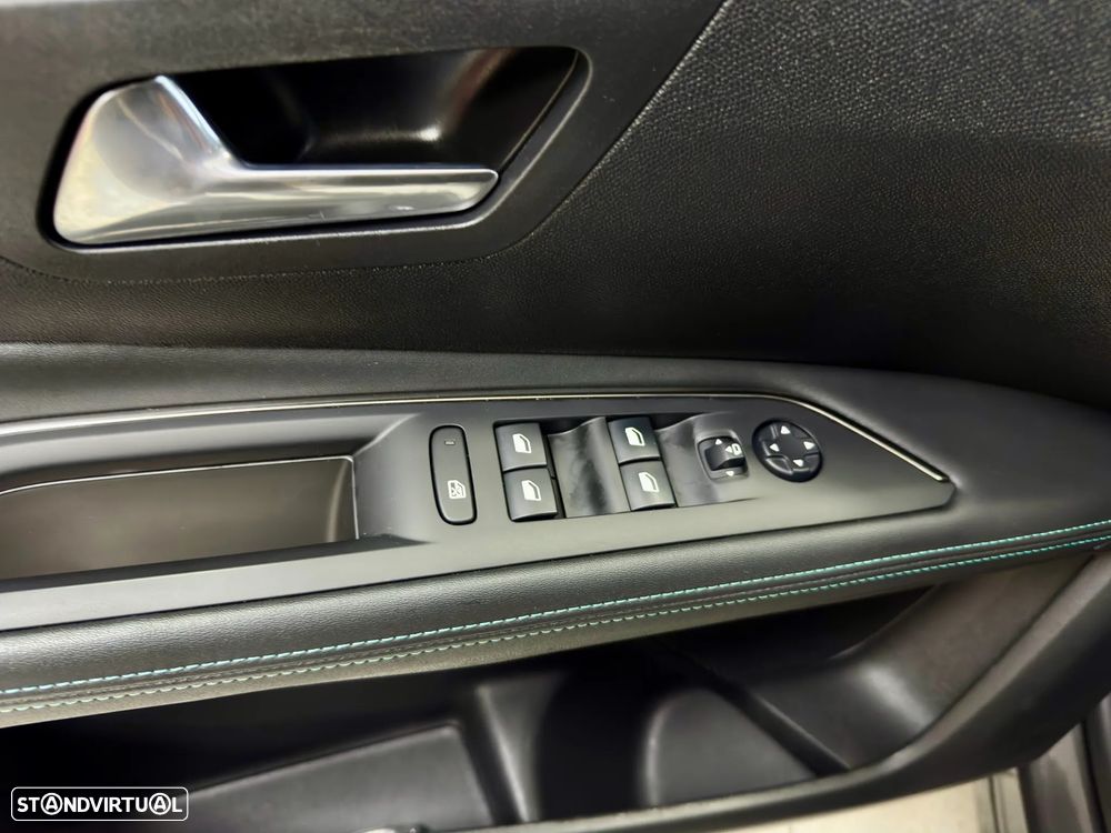 Peugeot 3008 1.6 Hybrid GT Pack e-EAT8 - 19