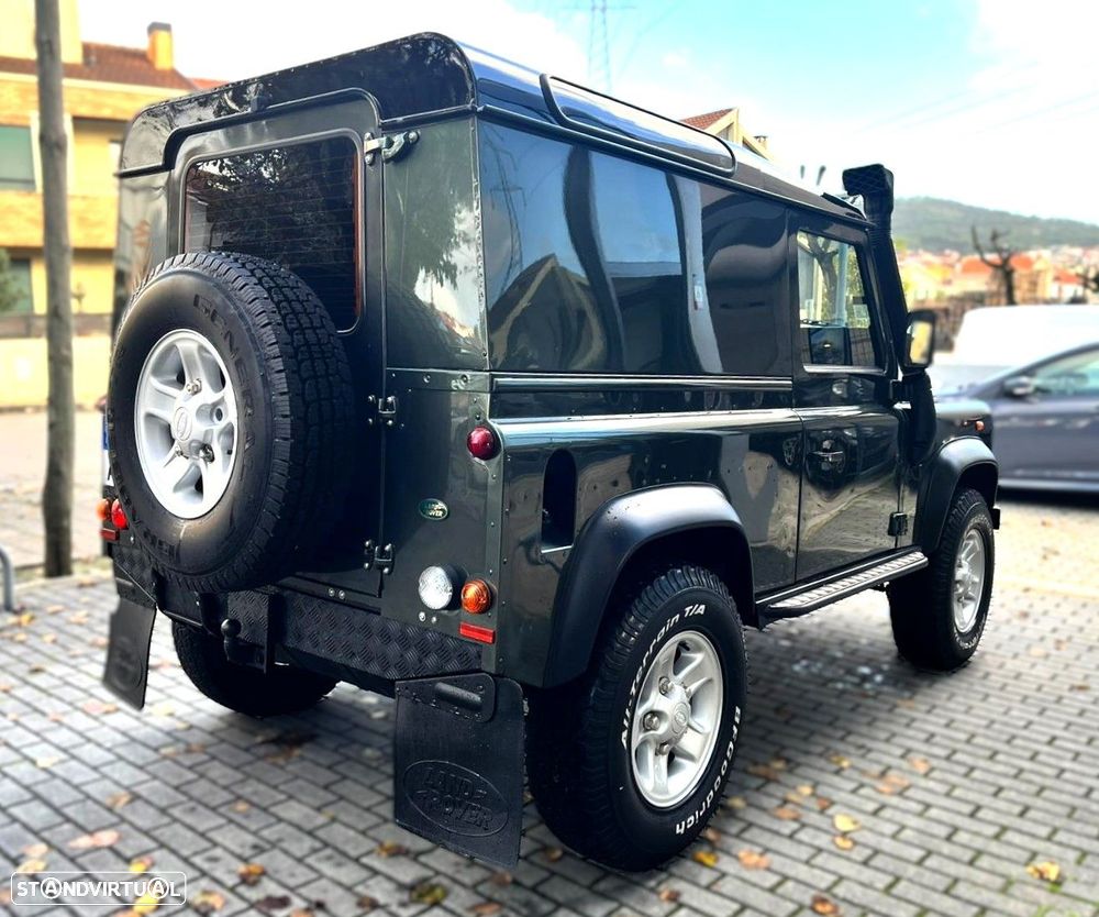Land Rover Defender - 36