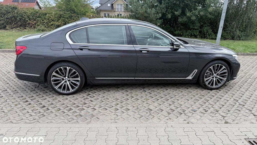 BMW Seria 7 750i xDrive - 5