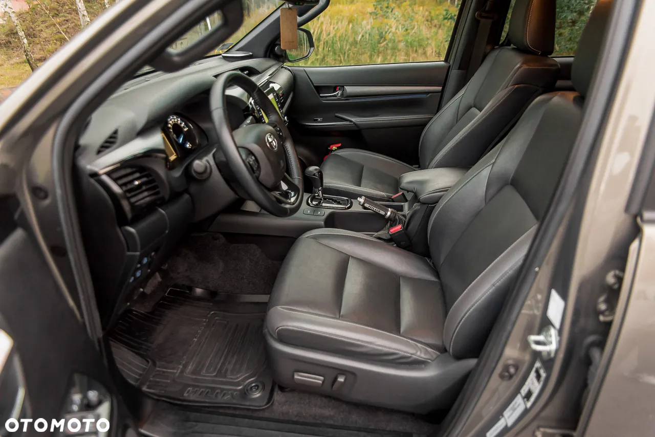 Toyota Hilux 2.8 D-4D Double Cab Invincible Sport 4x4 - 27