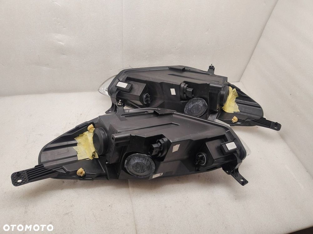 Ford Fiesta MK8 SOCZEWKA BEAM Komplet Lamp L1BB-13E014-CE, L1BB-13E015-CE - 10