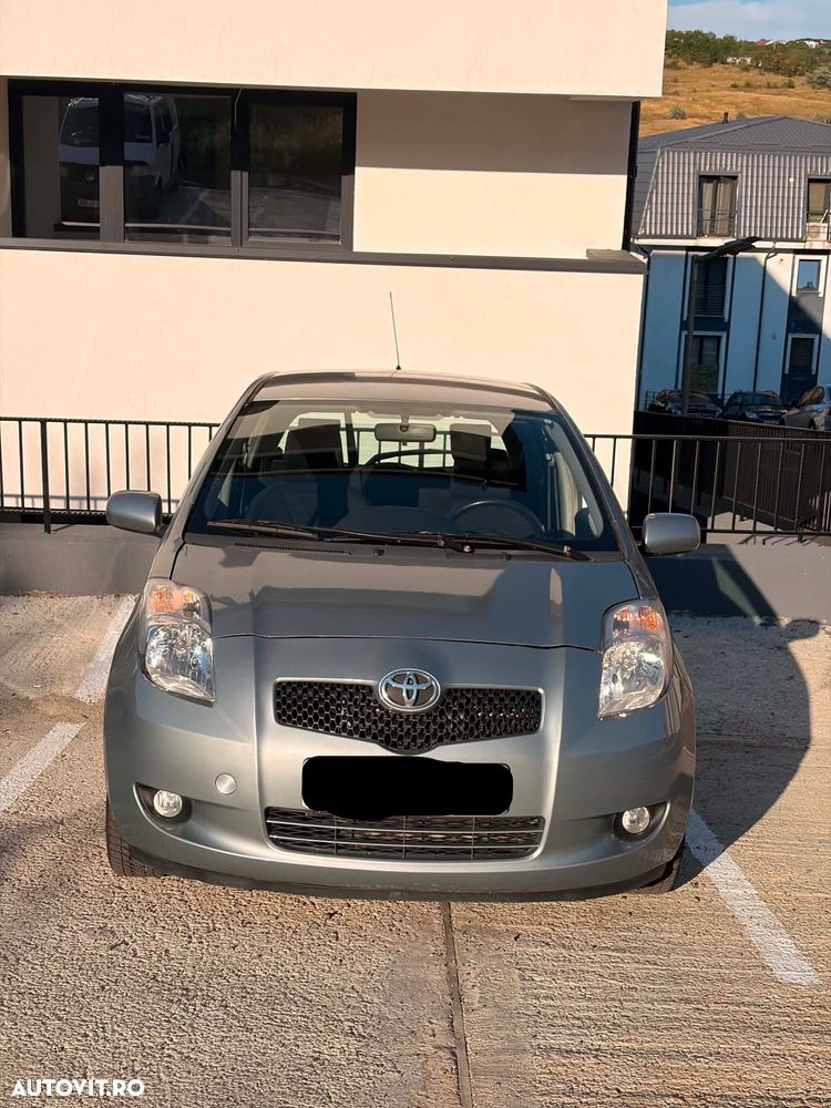Toyota Yaris 1.3 Aut Luna - 2