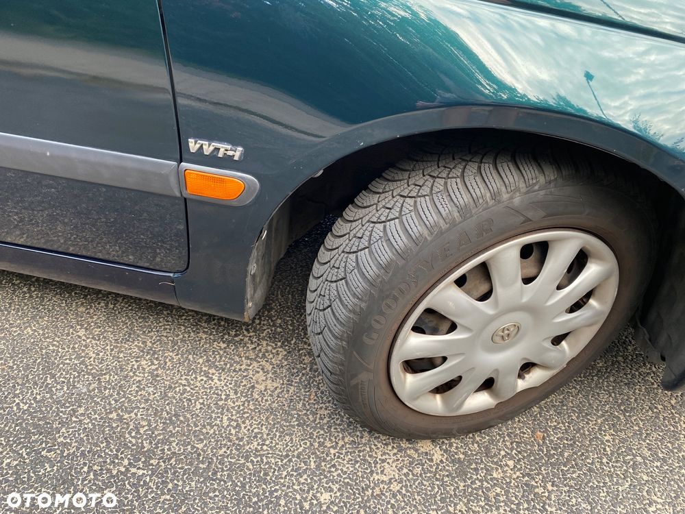 Toyota Avensis Liftback 00-03 - 20