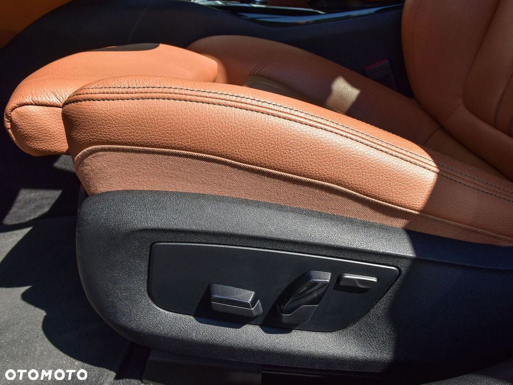 BMW Seria 5 530i GPF Luxury Line sport - 17