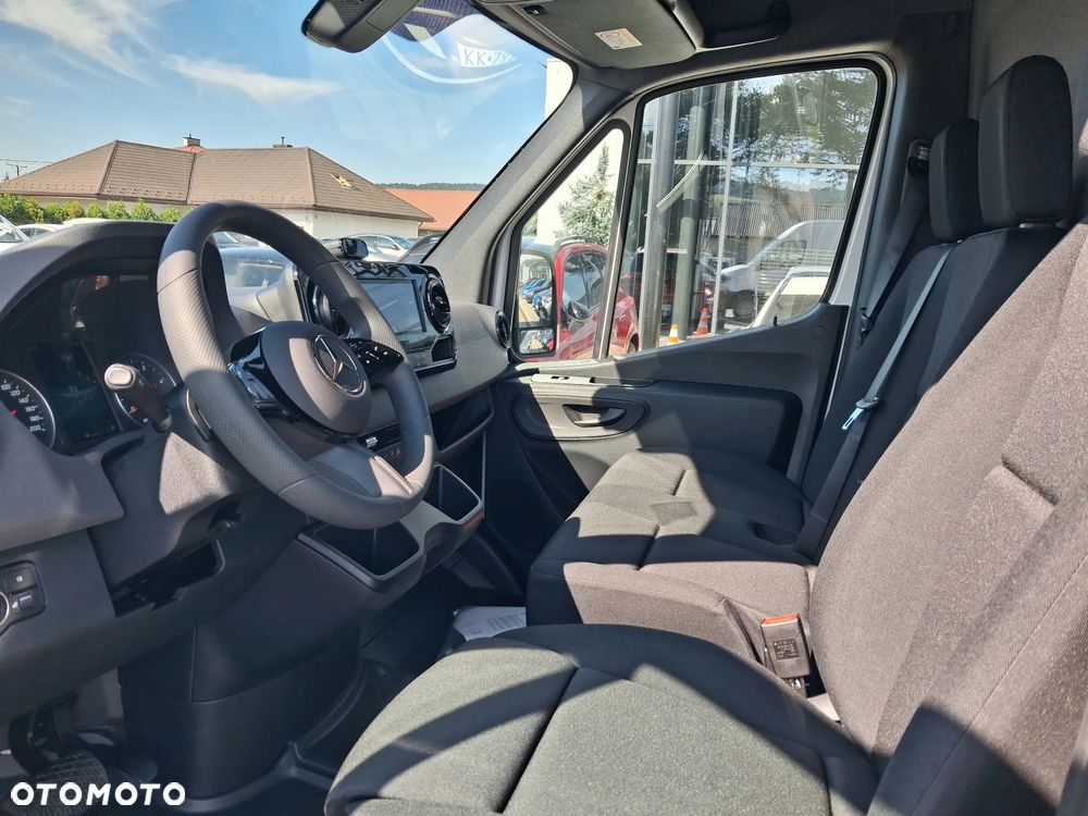 Mercedes-Benz Sprinter - 10