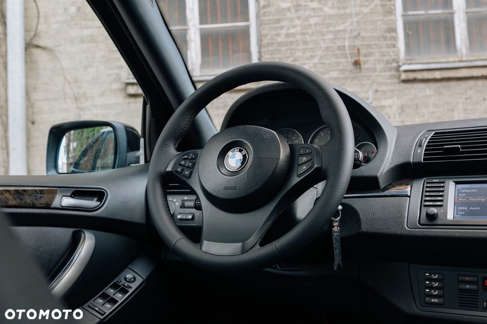 BMW X5 4.8 is - 34