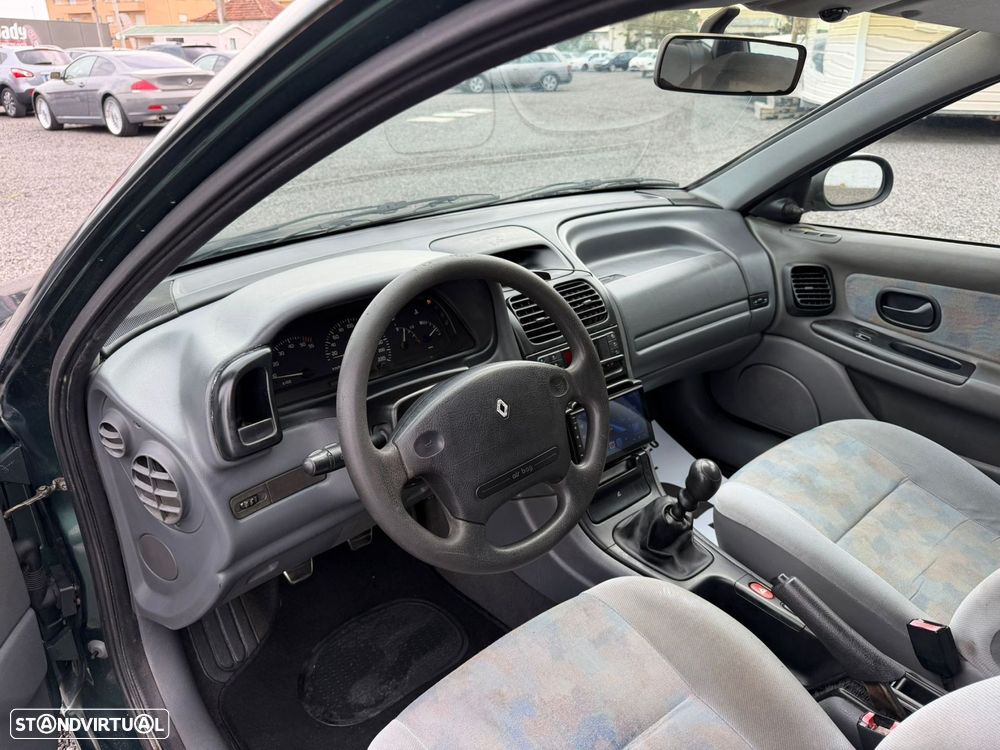 Renault Laguna 2.2 D - 6