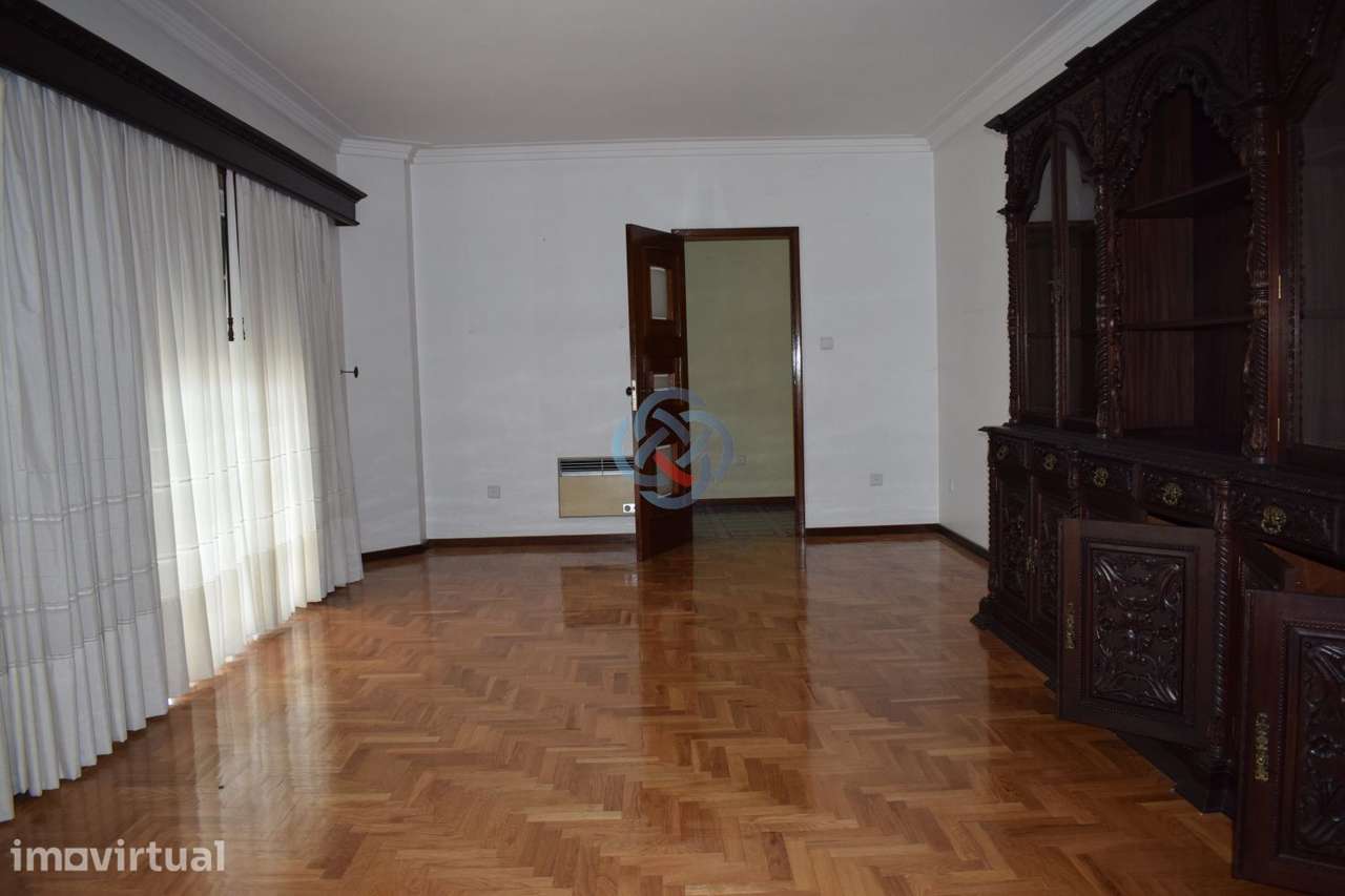Moradia Unifamiliar V4 com Escritório no Centro de Santa Maria da Fei - Grande imagem: 4/31