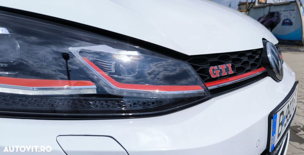 Volkswagen Golf - 14