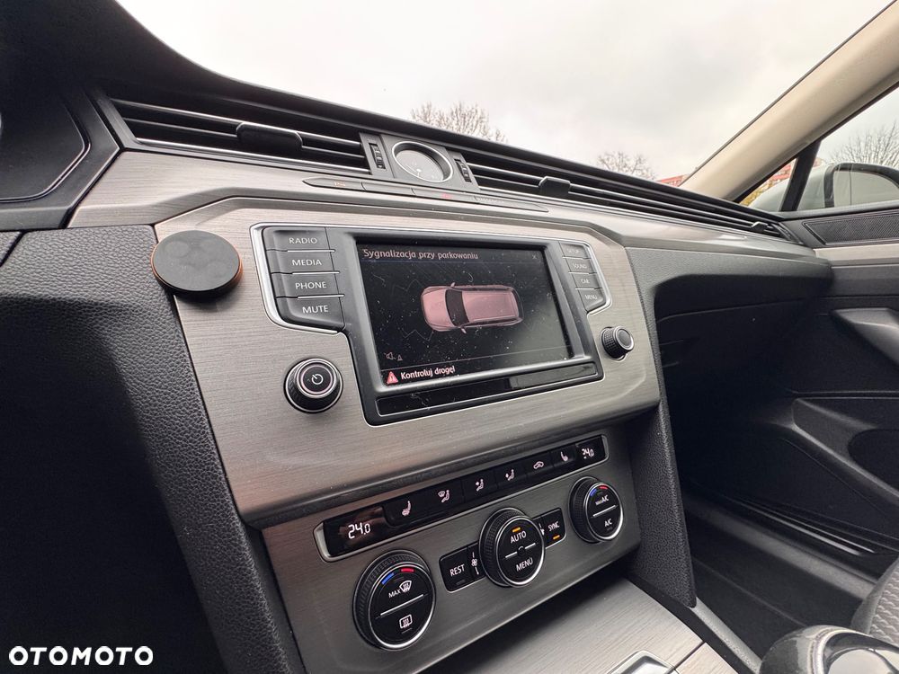Volkswagen Passat 1.6 TDI BMT Comfortline - 13
