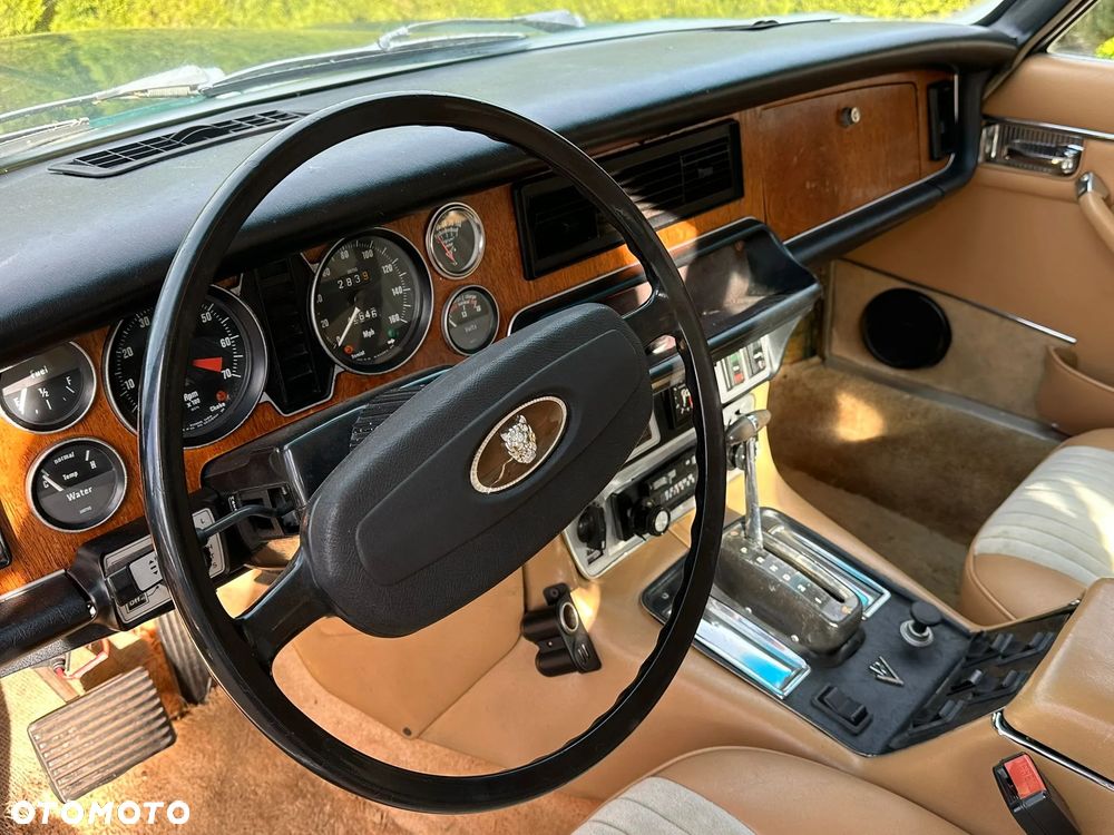 Jaguar XJ - 24