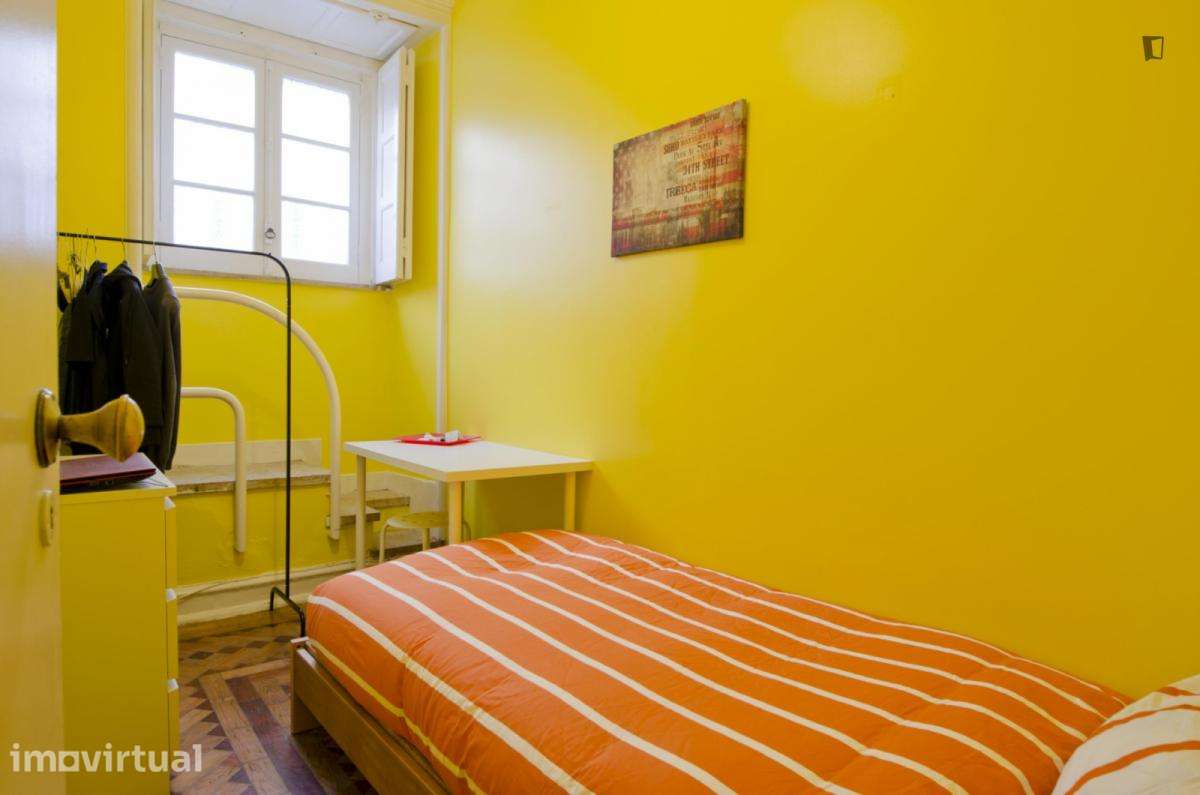 Quarto - localizado em Intendente Lisbon - Grande imagem: 5/15