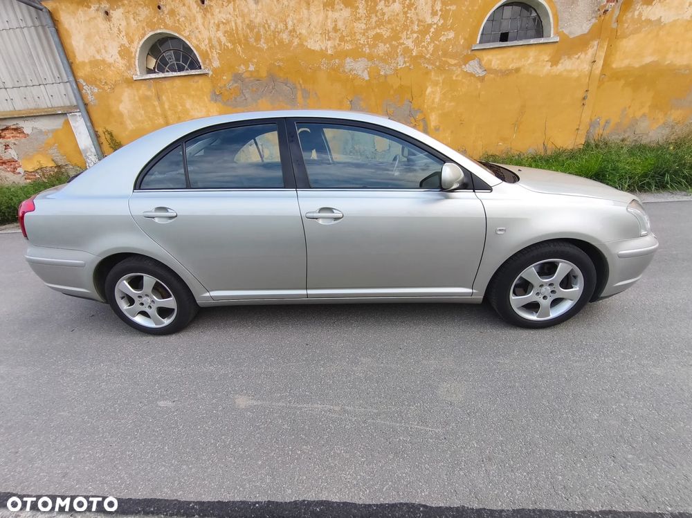 Toyota Avensis 2.0 VVT-i Sol - 2