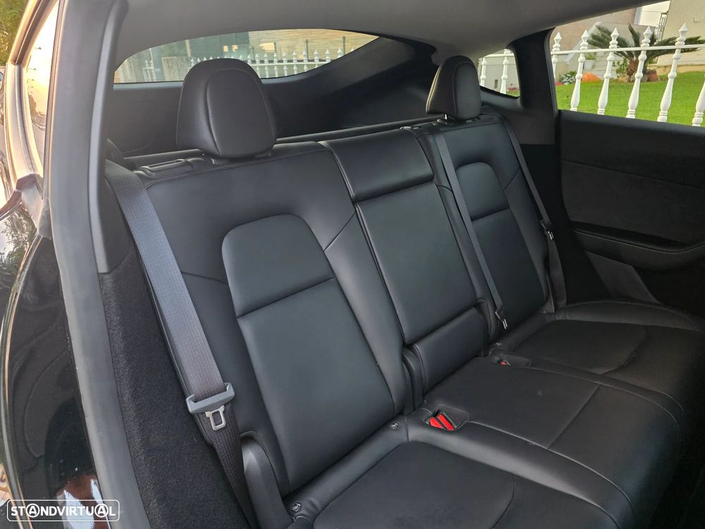 Tesla Model Y Long Range Dual Motor AWD - 12