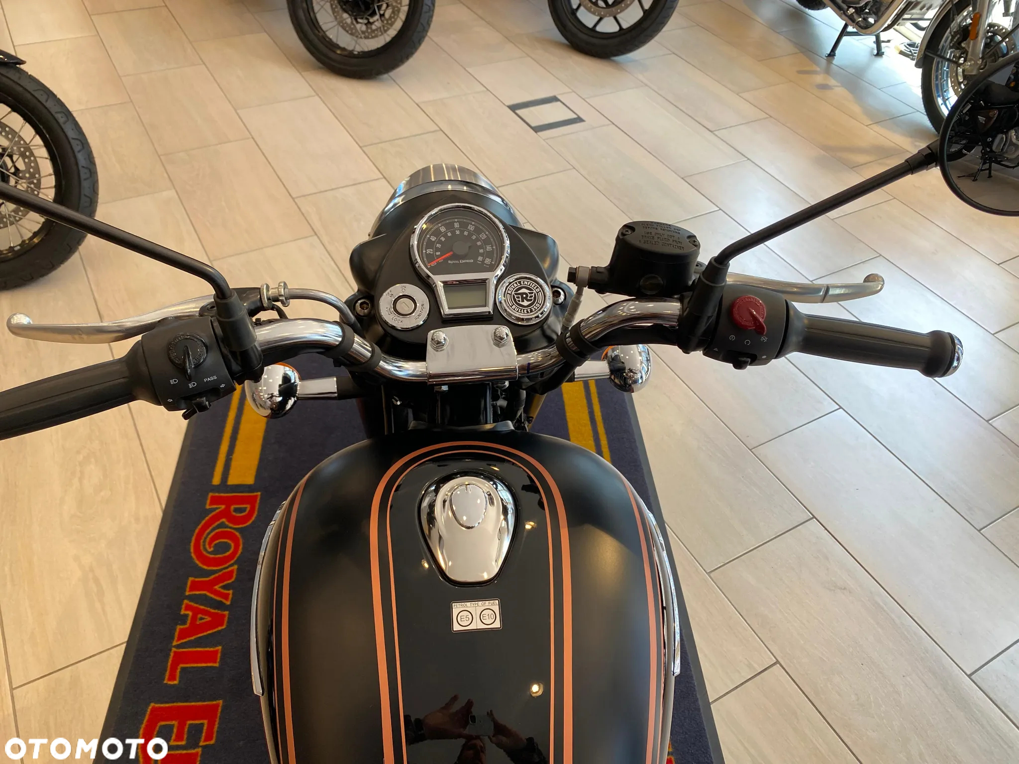 Royal Enfield Bullet 350 - 9