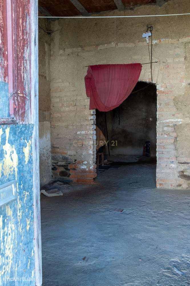 Oportunidade Única na Granja – imóvel para Recuperar - Grande imagem: 2/3