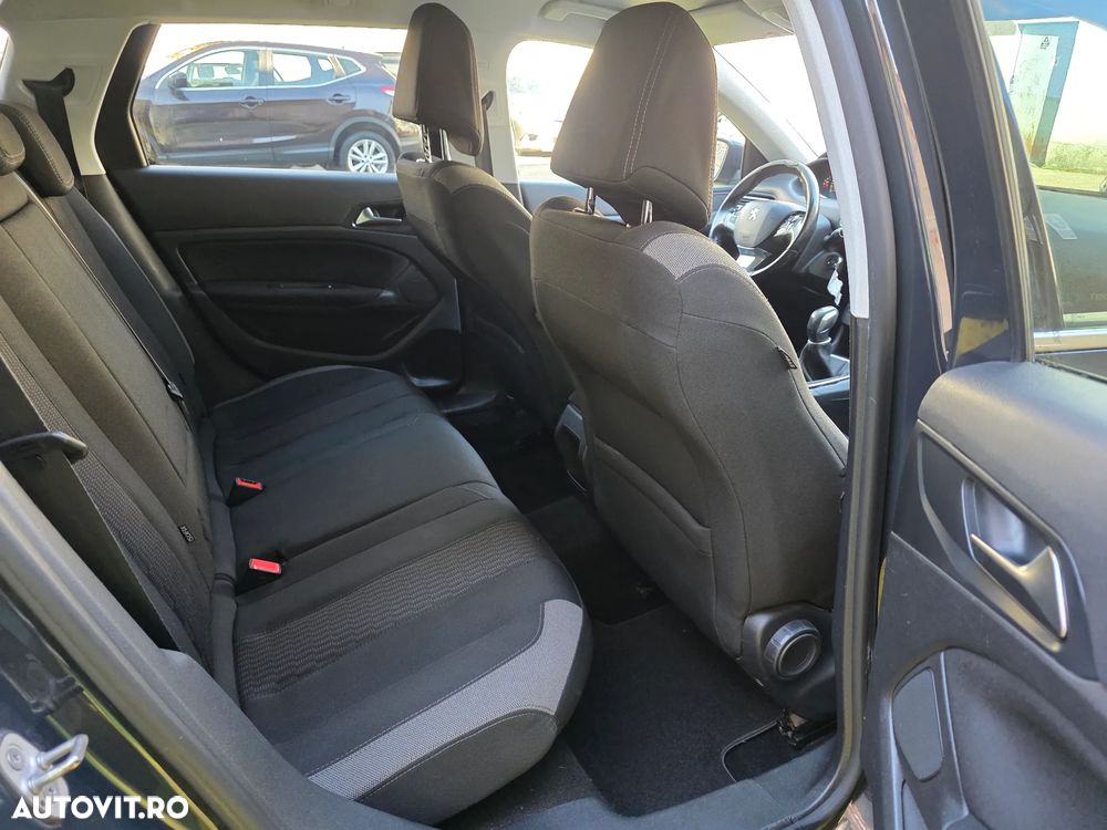 Peugeot 308 1.2 L PureTech Turbo Allure - 12