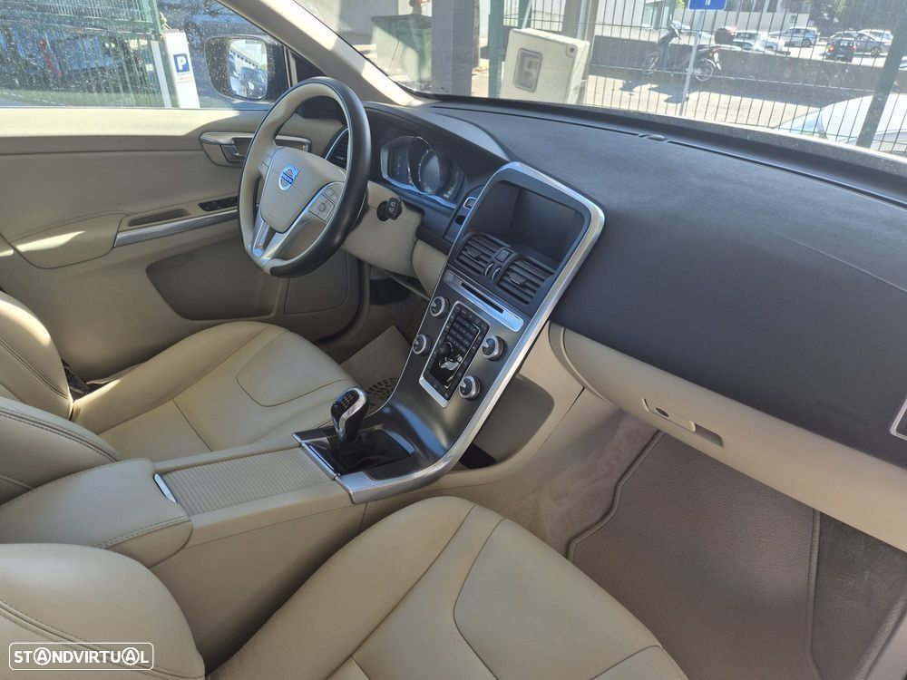 Volvo XC 60 2.0 D4 DRIVe Momentum - 12