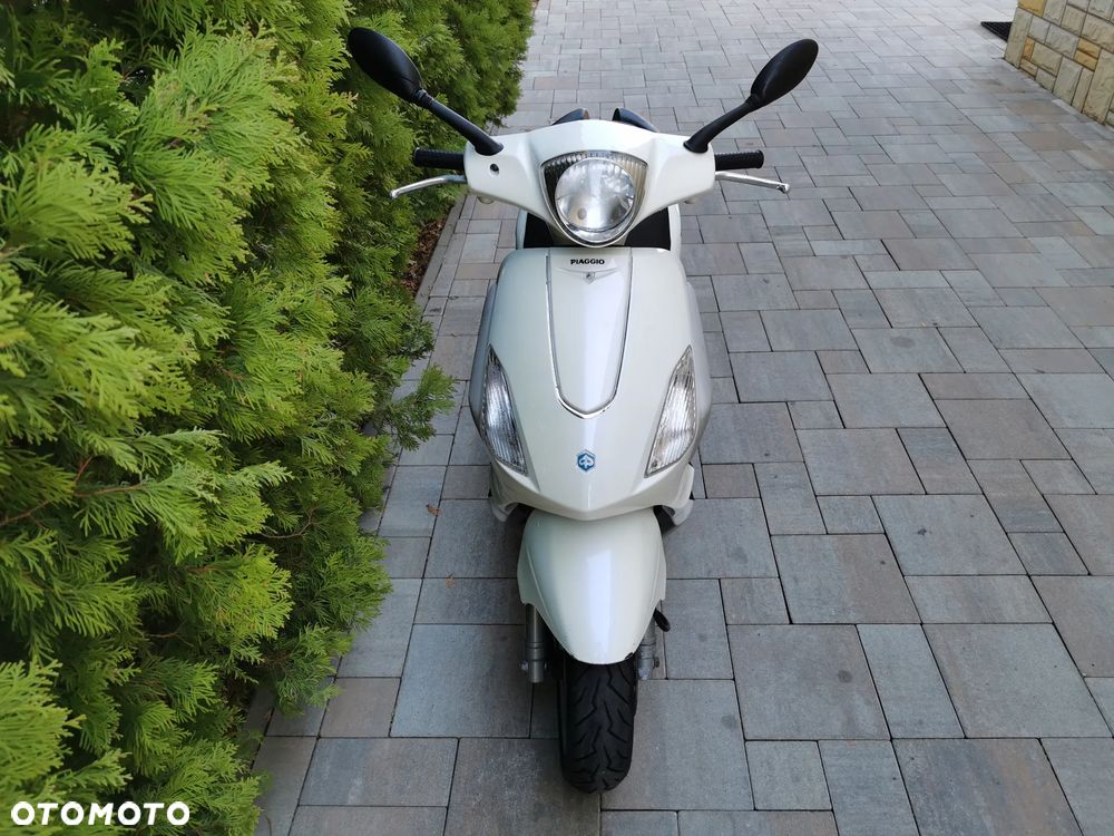 Piaggio FLY - 7