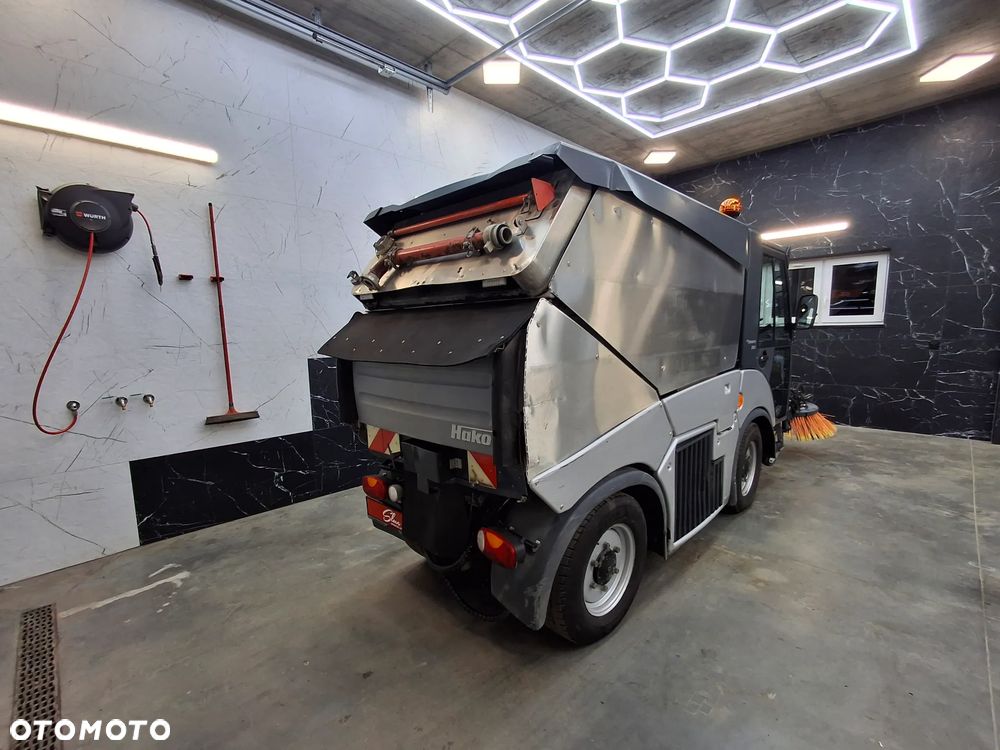 Inny Zamiatarka Hako Citymaster 2000 Klimatyzacja 2 Osie Skrętne Oświetlenie Ostrzegawcze Zamiatarka Chodnikowa 2016r - 4