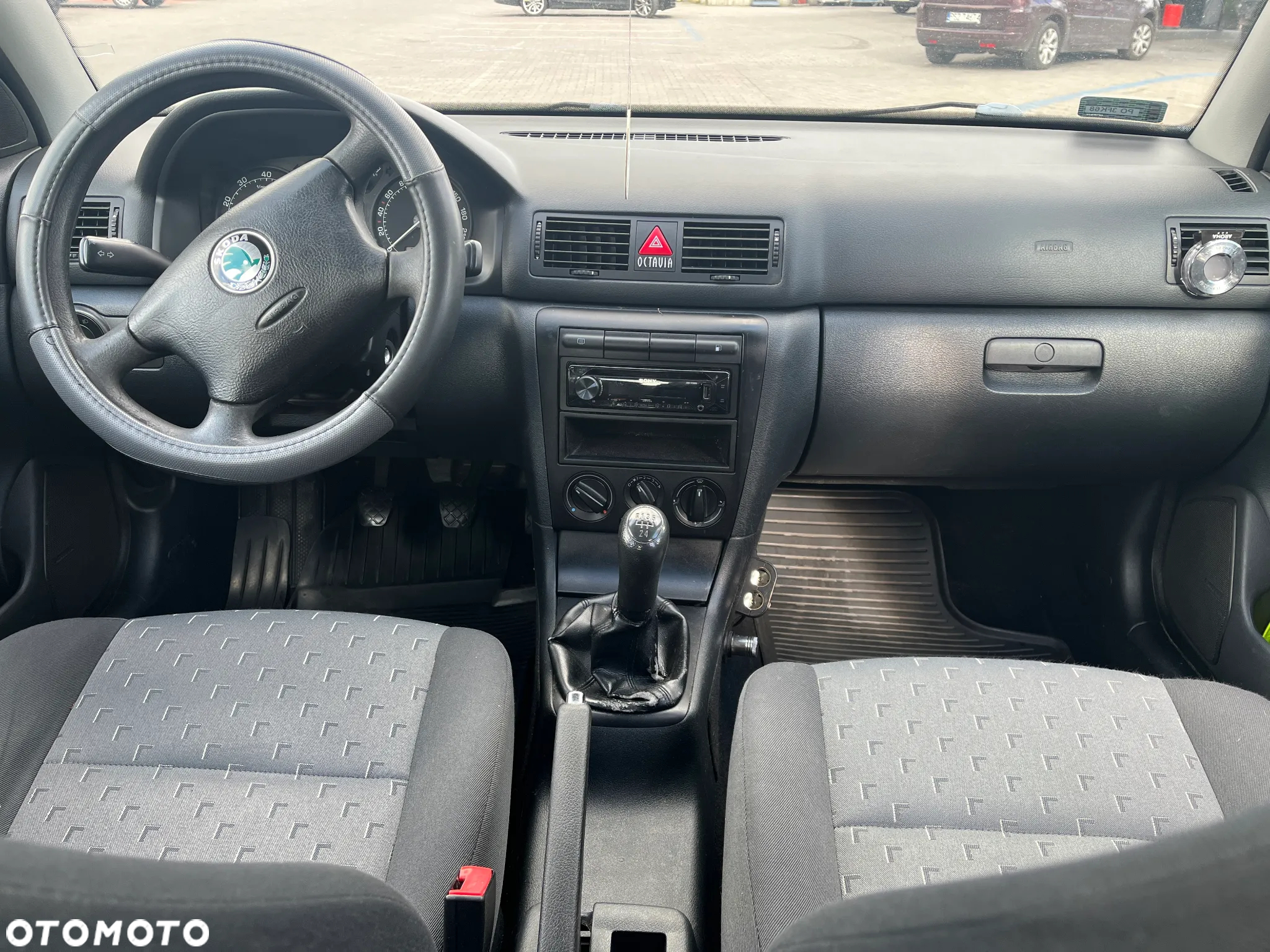 Skoda Octavia 1.6 Tour - 9