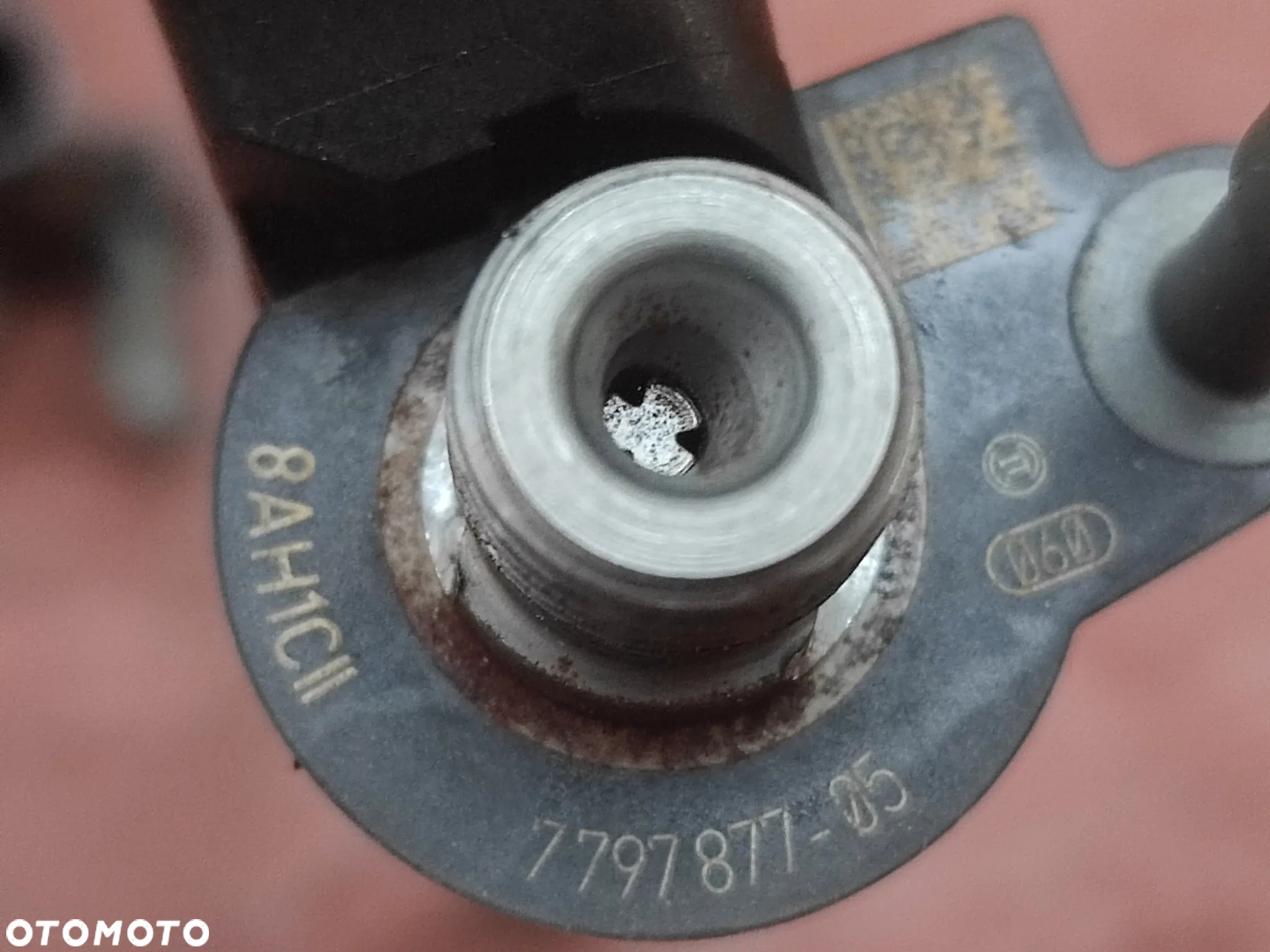 BMW E60LCI / E81 / E82 / E88 / E87 / E90 / E91LCI / E92 / E93 ORYGINALNY WTRYSKIWACZ PALIWA PIEZO / WTRYSKI KOMPLET 4 SZTUKI PIEZO-ELEKTRYCZNYCH DO SILNIKÓW GAMY N47D20 177KM DIESLA O NR. 13 53 7 797 877 - 05 ( 60 ) SPRAWNE W 100% - 21